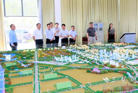 TCL科技產(chǎn)業(yè)園來黃州考察。_副本.jpg
