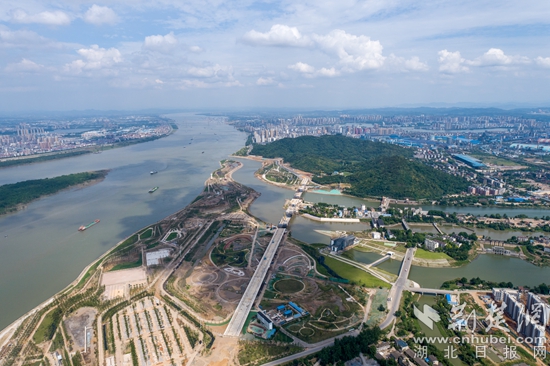 7月13日，正在建設(shè)中的樊口公園一角.jpg
