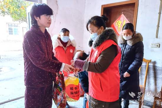 劉振羽 父死母改嫁，和爺爺奶奶一起生活，低保貧困戶 (3)_副本.jpg