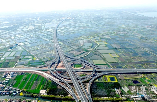 鐵、水、公、空立體式交通運輸通道連線成網(wǎng)_副本.jpg