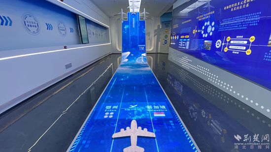 鄂州市臨空經(jīng)濟(jì)區(qū)招商展示中心展廳。記者 胡小軍 攝.jpeg