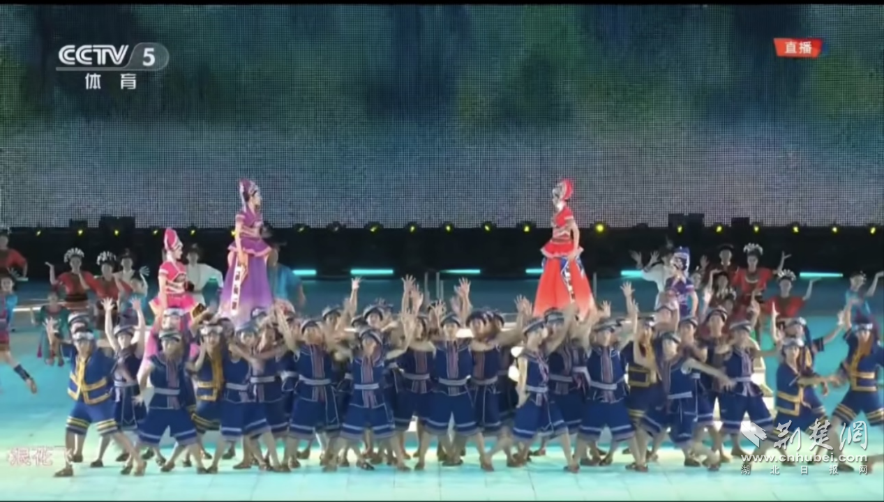 《清風(fēng)吹過歌滿坡》表演現(xiàn)場1.png.png