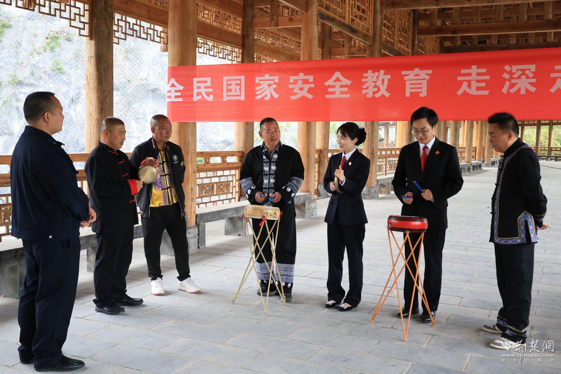圖為三棒鼓表演訓(xùn)練.jpg.jpg